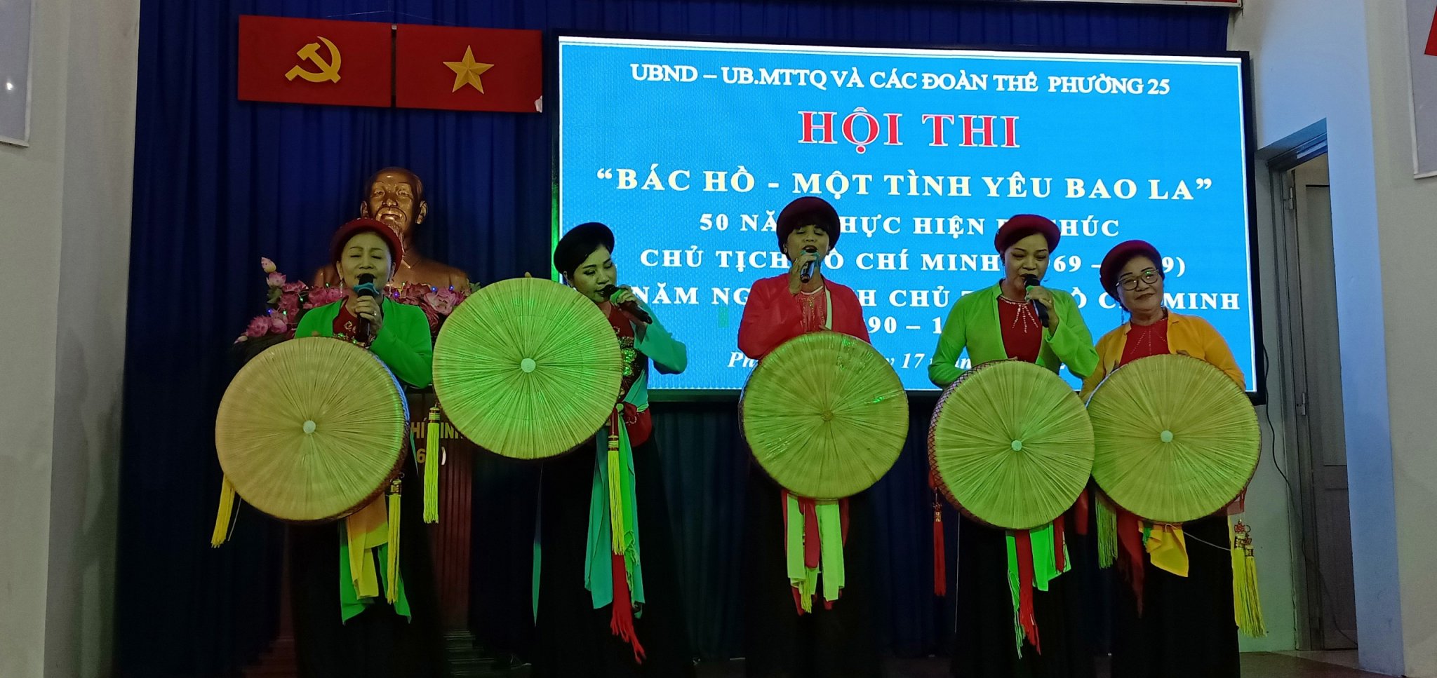 BAC HO MOT TINH YEU BAO LA 1