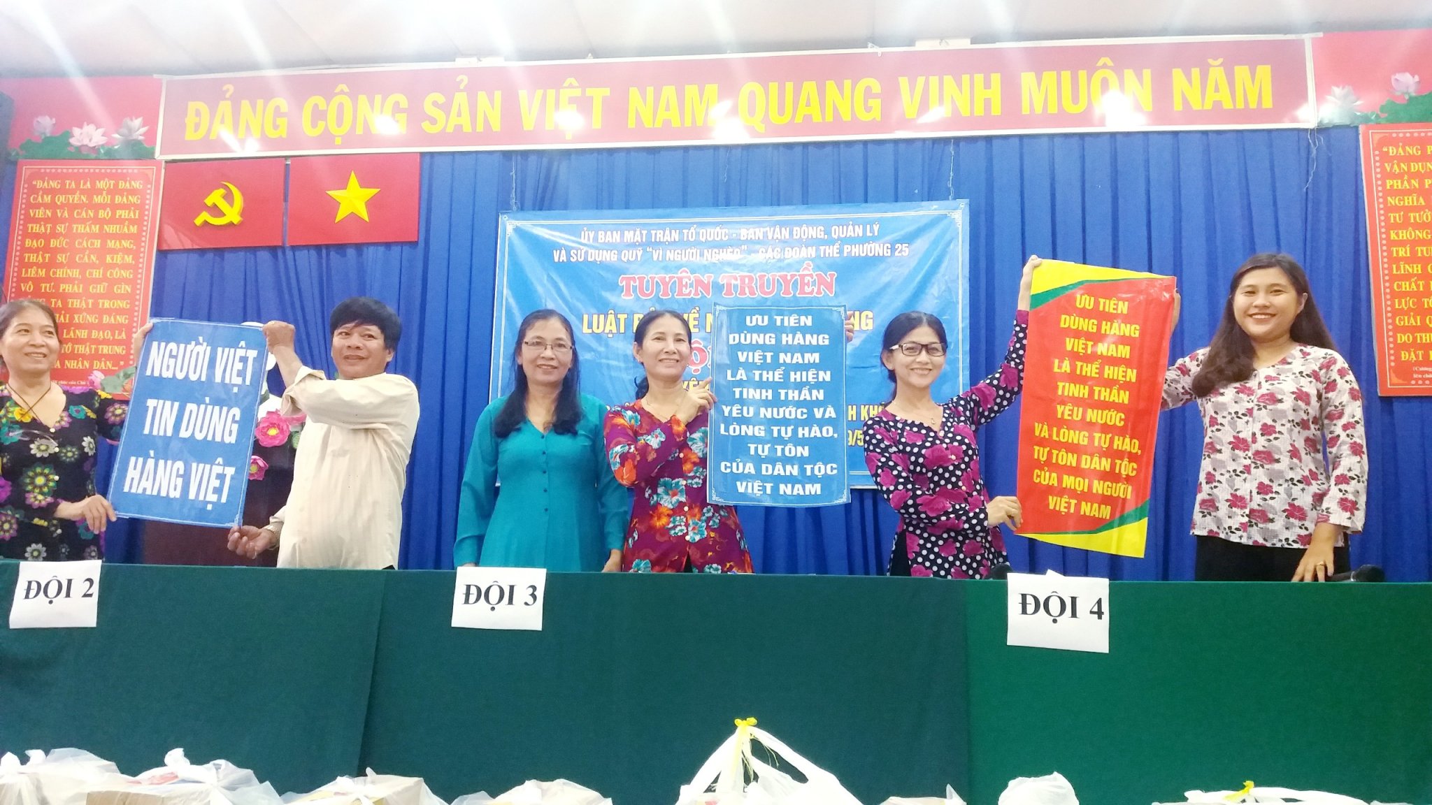 NGAY HOI NGUOI VIET TIN DUNG HANG VIET 12